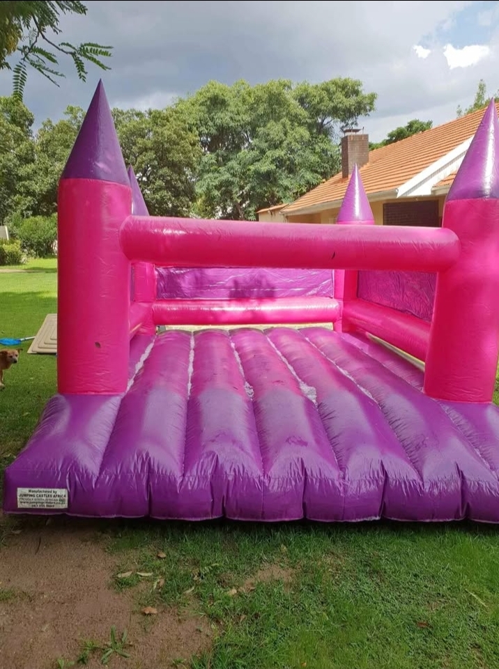 Jumping Castle To Hire - image 2
