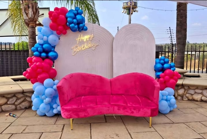 Backdrop And Couch For Hire - image 2