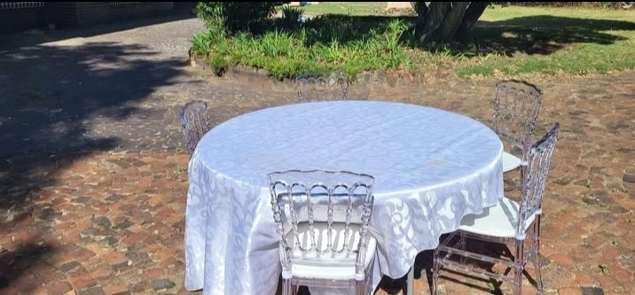 10 Seater Round Tables For Hire - image 2